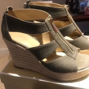 Amazing Michael Kors Wedge heel shoes lightly used with gold zipper ⭐️🌠⭐️